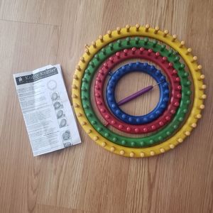 Knifty Knitter Loom Set